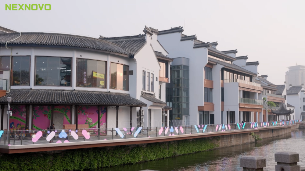 晶泓LED光電玻璃護(hù)欄屏NB系列-無錫淘沙巷安裝后.png 晶泓LED光電玻璃護(hù)欄屏NB系列-無錫淘沙巷安裝后.png