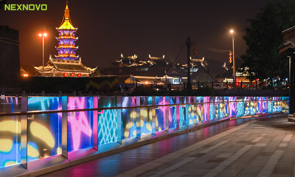 晶泓LED光電玻璃護(hù)欄屏NB系列-無錫淘沙巷.jpg 晶泓LED光電玻璃護(hù)欄屏NB系列-無錫淘沙巷.jpg