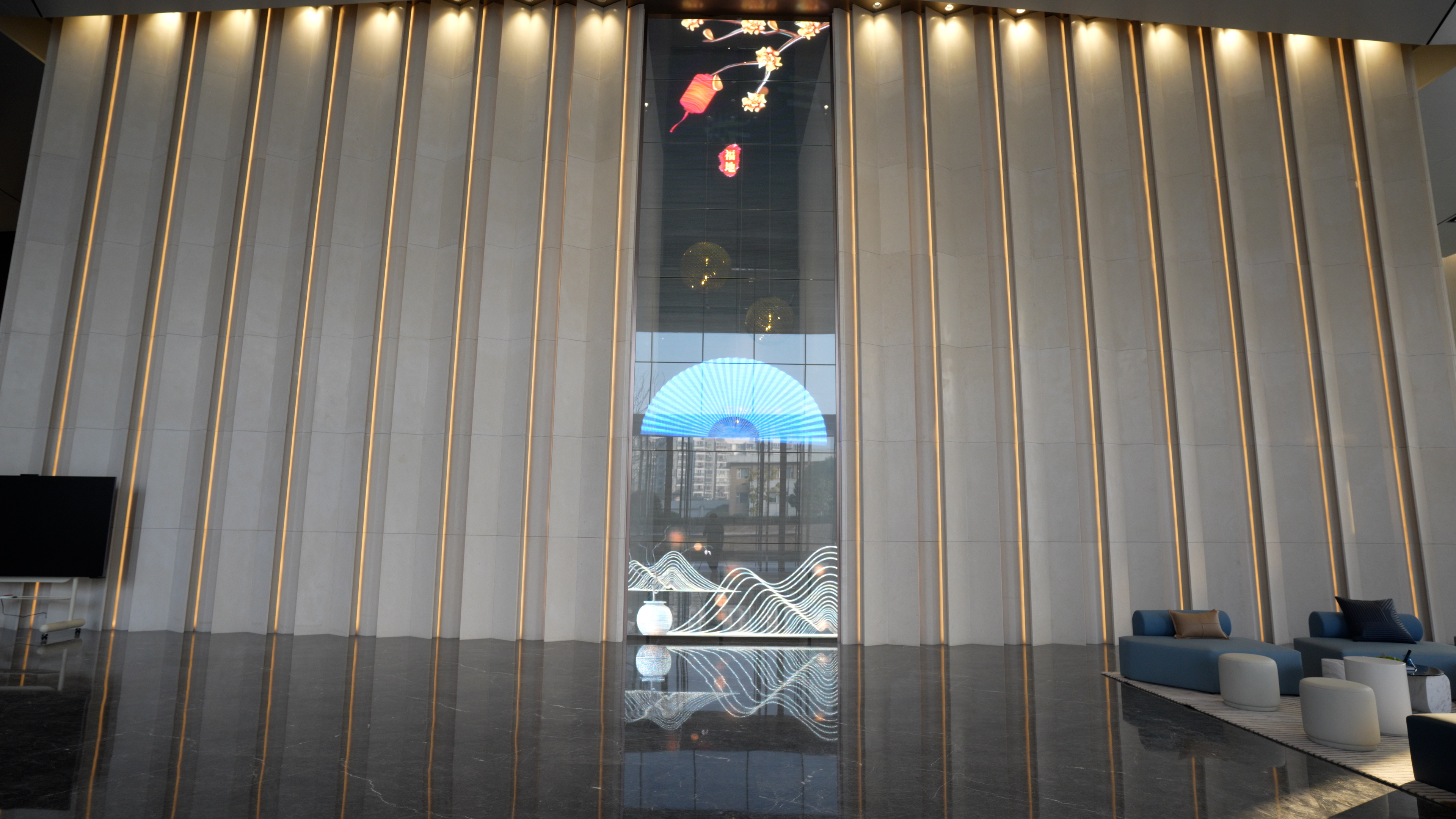 南昌聯(lián)發(fā)中心大堂屏風(fēng)玻璃屏.jpg 南昌聯(lián)發(fā)中心大堂屏風(fēng)玻璃屏.jpg