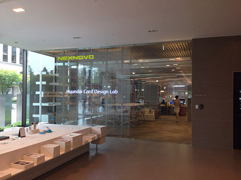 韓國現(xiàn)代LED展示墻