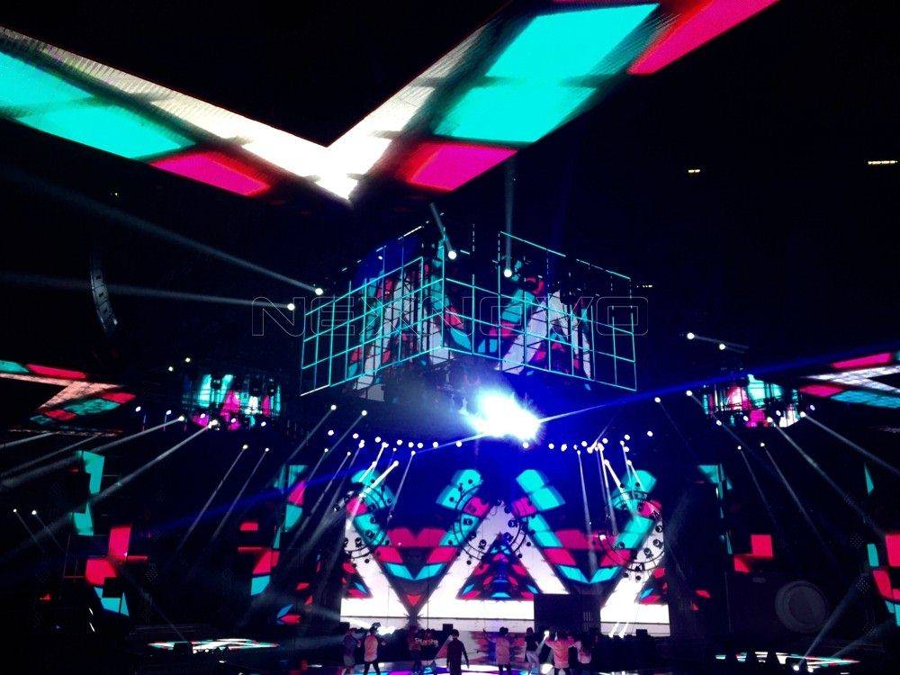 148656674015392697.jpg 北京互聯(lián)網(wǎng)晚會(huì)透明LED數(shù)控魔方(圖2)