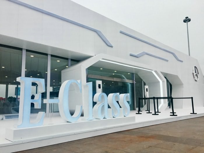 Mercedes-Benz攜手晶泓(NEXNOVO)透明LED顯示屏開展E級(jí)車智享體驗(yàn)全國(guó)巡展(圖1)