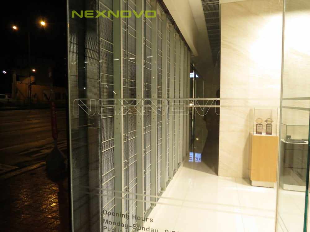 香港銅鑼灣路虎Landrove4S店透明LED顯示屏項目(圖3)