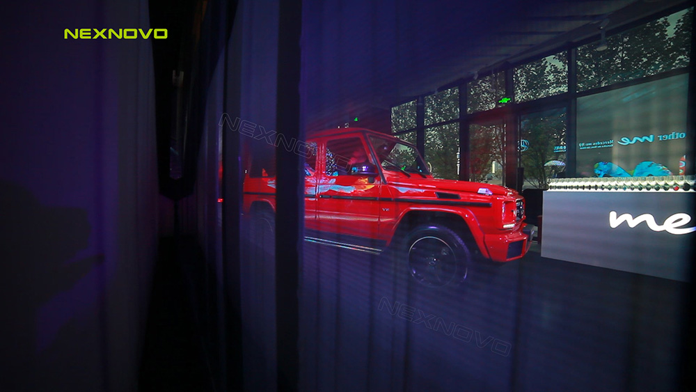 梅賽德斯奔馳me體驗店再一次攜手晶泓科技LED透明屏(圖5)