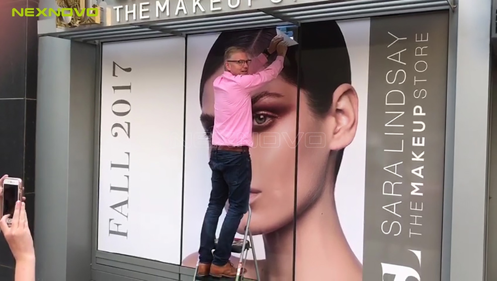 加拿大SARA化妝品店透明LED顯示屏項目(圖3)