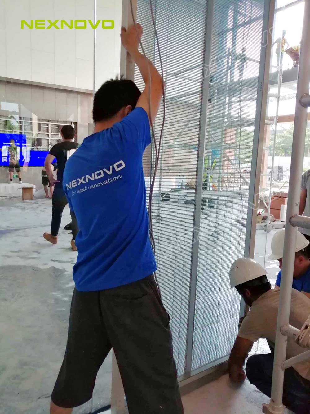 深圳坪山益田科技中心透明LED移動門項目(圖6)