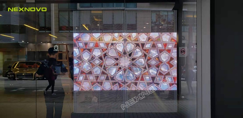 香港Rolls Royce 店透明LED顯示屏項(xiàng)目(圖2)