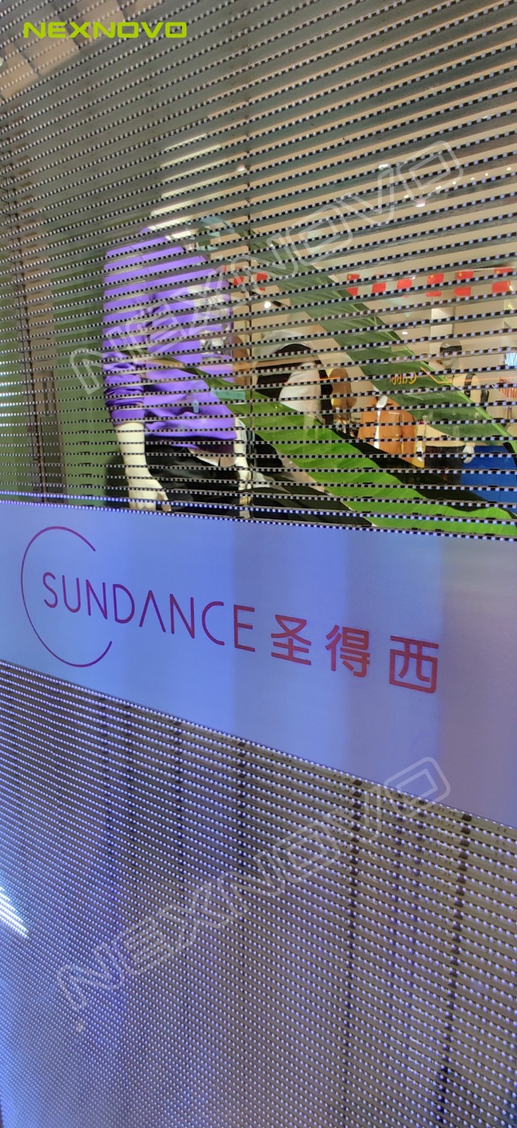 圣得西服裝連鎖店透明LED顯示屏項(xiàng)目(圖6)