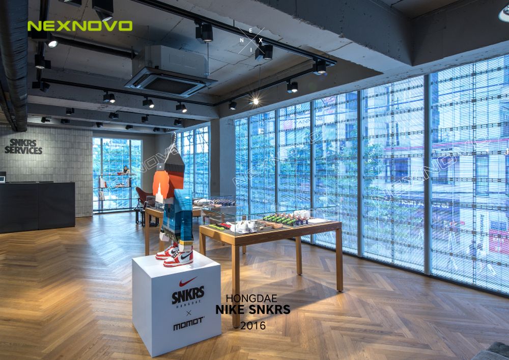 韓國(guó)NIKE旗艦店透明LED顯示屏項(xiàng)目(圖8)