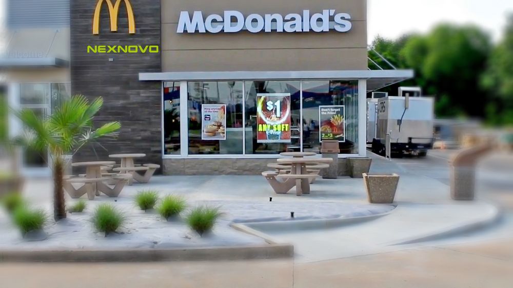 美國麥當(dāng)勞透明LED海報(bào)屏(圖5)