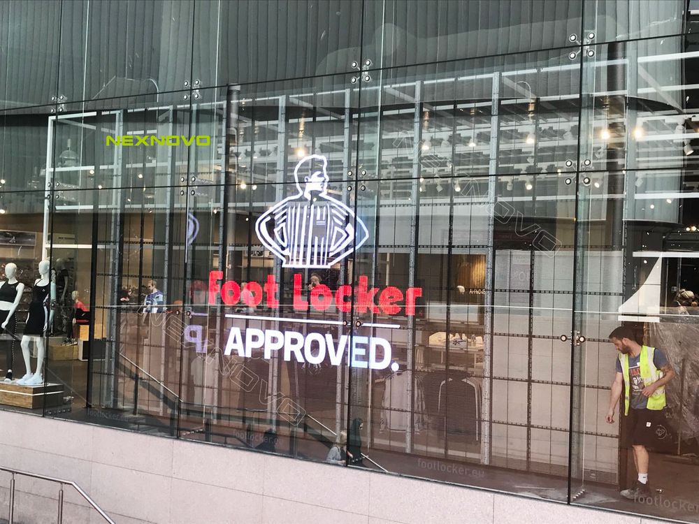 英國(guó)利物浦Foot Locker透明LED櫥窗顯示屏項(xiàng)目(圖2)
