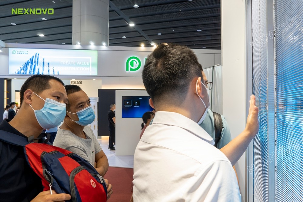 晶泓NS系列LED玻璃移動(dòng)門燃爆中國(guó)建博會(huì)現(xiàn)場(chǎng)(圖7)