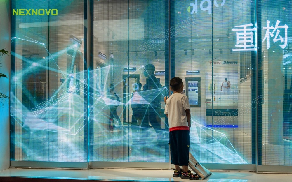 晶泓NS系列LED玻璃移動(dòng)門燃爆中國(guó)建博會(huì)現(xiàn)場(chǎng)(圖11)