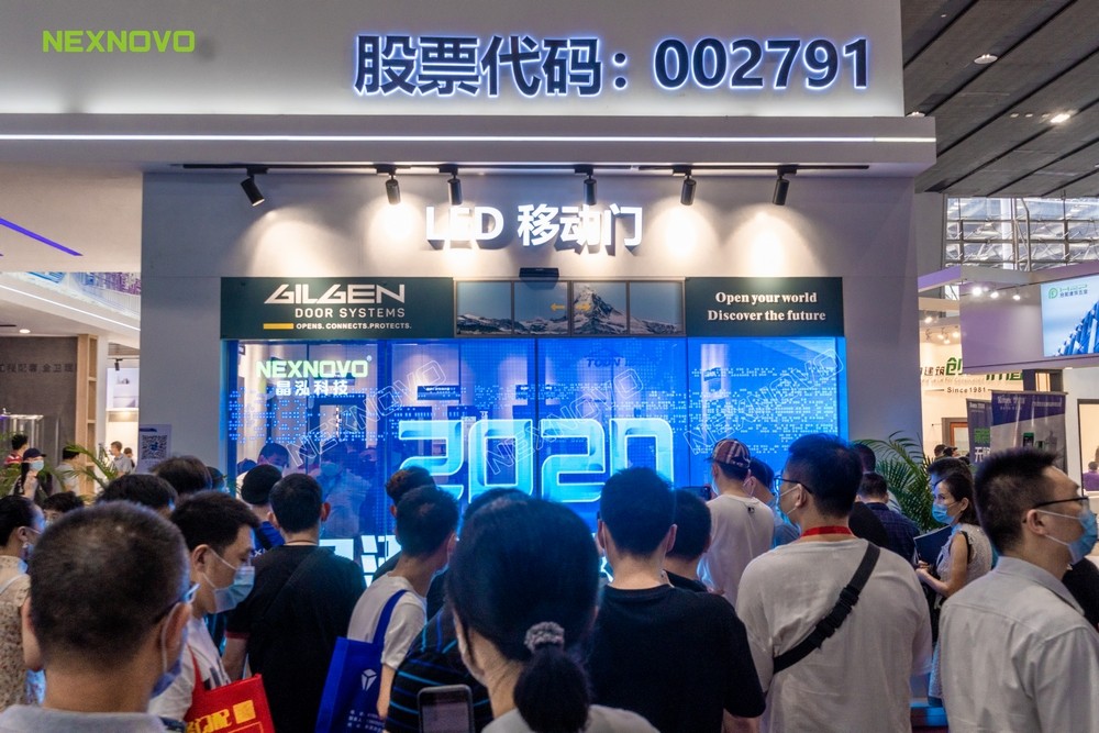 晶泓NS系列LED玻璃移動(dòng)門燃爆中國(guó)建博會(huì)現(xiàn)場(chǎng)(圖13)