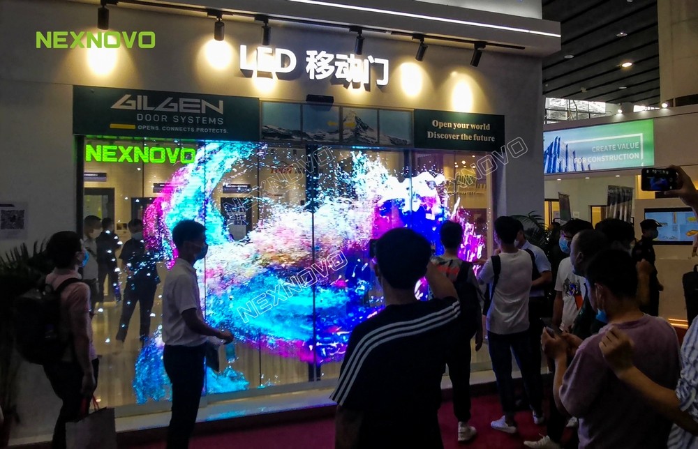 晶泓NS系列LED玻璃移動(dòng)門燃爆中國(guó)建博會(huì)現(xiàn)場(chǎng)(圖14)