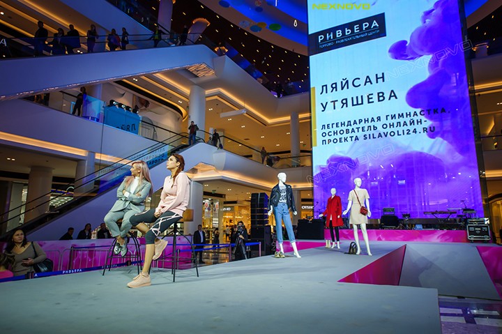 俄羅斯商場電梯透明LED顯示屏(圖1)